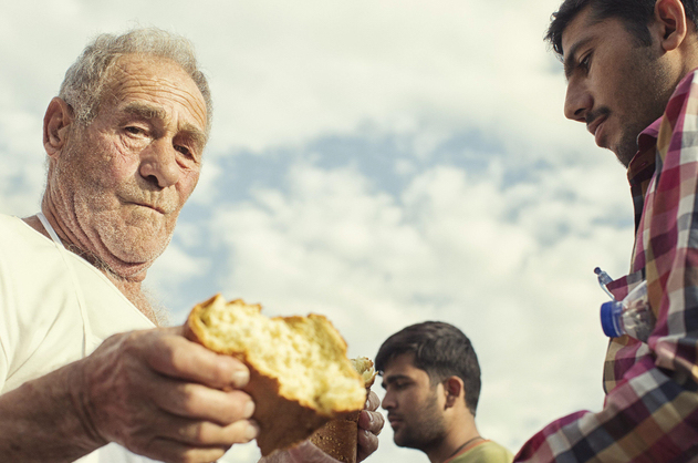 Τιμήθηκε από το Δημοτικό Συμβούλιο της Κω ο φούρναρης που προσφέρει καθημερινά ψωμί στους πρόσφυγες